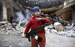 Hình ảnh gây sốc về chiến binh 7 tuổi ở Syria