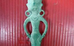 Hà Tĩnh: Phát hiện dao 2.500 tuổi giống hình người