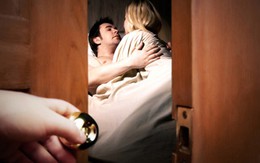 Vượt 'đèn đỏ', mẹ chồng giải cứu con dâu đêm tân hôn