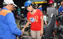 Giá xăng dầu: Tăng sốc, giảm nhỏ giọt