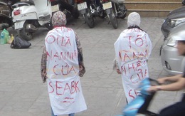 Dân mặc "áo tang", đòi ngân hàng trả lại sổ đỏ