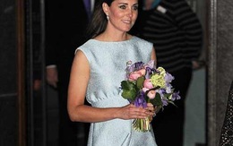 Kate Middleton mang bầu vẫn là biểu tượng thời trang