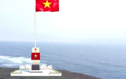 Sinh viên dựng cột cờ Tổ quốc giữa Biển Đông