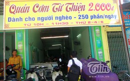 Bà lão 71 tuổi và quán cơm từ thiện 2.000 đồng