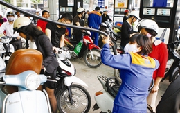 Điều hành giá xăng dầu: 'Ngoài khó chịu, trong khóc thầm'