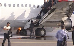 Máy bay Boeing 737 của Nga bỗng nhiên bốc cháy