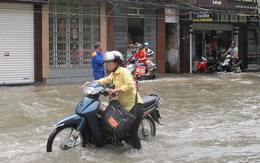 Hải Phòng: Mưa từ đêm đến sáng, phố lớn biến thành sông