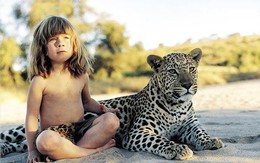 Cô bé 10 năm làm bạn với rừng hoang dã châu Phi