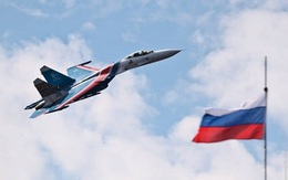 Phi đội Su-27 phô diễn tại triển lãm hải quân IMDS 2013