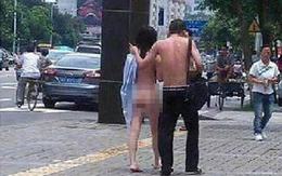Cãi nhau với chồng, vợ "lột quần áo" giữa đường