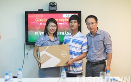 Những món quà thủ khoa Nguyễn Hữu Tiến đã nhận được trong buổi giao lưu