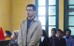 Kẻ tẩm xăng đốt xác người tình được luật sư cứu sống