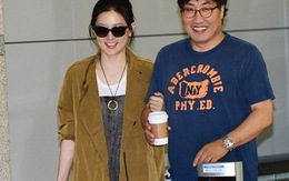 Vợ chồng Lee Young Ae tình cảm tại sân bay