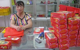 Bánh trung thu mốc do chưa kịp mua tem