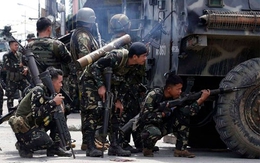 Lính Philippines đấu giáp lá cà với phiến quân