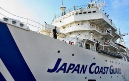 Đụng với tàu nước ngoài, tàu Nhật bị lật 6 người mất tích