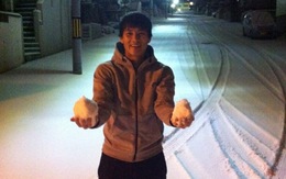 Công Vinh sung sướng nghịch tuyết tại Nhật Bản