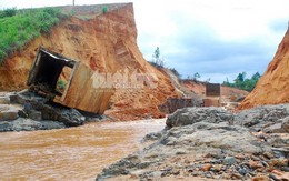 Vỡ 40m đập thủy điện ở Gia Lai, hoa màu chìm trong nước