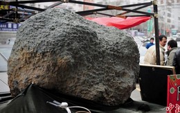 Thiên thạch 2 tấn được trưng bày ở Tân Cương