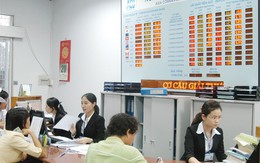 Sau giảm lương, ngân hàng cắt tiếp gì?
