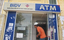 Toát mồ hôi vì ATM cũng 'nghỉ lễ'