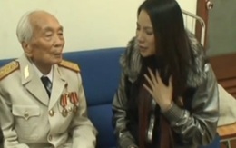 Clip Hồ Quỳnh Hương nắm tay, nghẹn ngào hát tặng Đại tướng