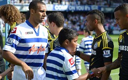 Ashley Cole đấu khẩu Anton Ferdinand trên đất Mỹ