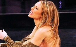 Choáng với thời trang “siêu hững hờ” của vợ Totti