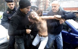 Italia: Femen ngực trần phản đối cựu Thủ tướng Berlusconi