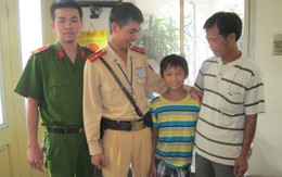 Hà Nội: Một bé trai 12 tuổi bị lạc đường gần 70km trong tình trạng đói lả