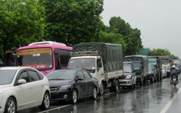 Hà Nam: Hàng trăm phương tiện 'chôn chân' trên đường quốc lộ