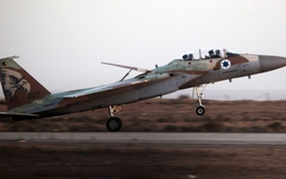 Israel bất ngờ không kích Syria