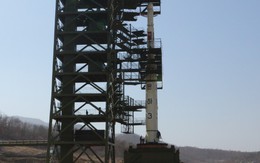 Triều Tiên đưa tên lửa lên bệ phóng, sẵn sàng khai hỏa