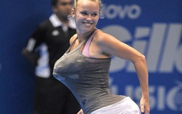 CHÙM ẢNH: Người đẹp tennis "hớ hênh" trong bộ đồ lót mỏng tang