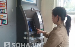 Không có cảnh người dân đến ngân hàng rút tiền trực tiếp