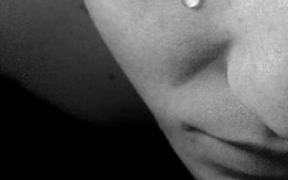 Khi tình yêu được đo bằng... nước mắt