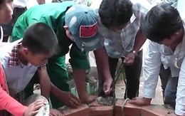 Video: Ly kì giếng nước kỳ lạ chứa toàn xăng ở Bình Phước