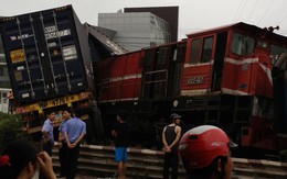 Xe container bất ngờ lao vào tàu hỏa
