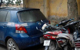 Hàng trăm ô tô, xe máy biến thành đống "sắt vụn" giữa Thủ đô