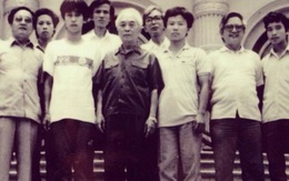 Bức ảnh hiếm: GS Ngô Bảo Châu đứng cạnh Đại tướng Võ Nguyên Giáp