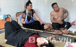 Lật xe du lịch tại Lào: 3 người chết, 33 người Việt Nam bị thương