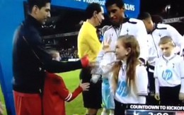 Suarez bị bé gái "chọc quê" ngay tại White Hart Lane