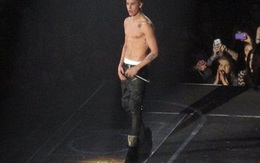 Bất chấp scandal hút cần sa, Justin Bieber vẫn cực sung trên sân khấu