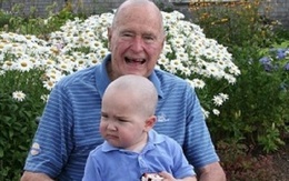 Cựu tổng thống Mỹ Bush cha cạo đầu ủng hộ bệnh nhi