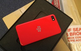 "Đầu quân" BlackBerry nhận ngay BlackBerry Z10 đỏ thắm