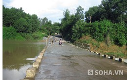 Xe 7 chỗ bị nước cuốn trôi, 5 người mất tích