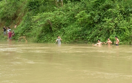 Phú Yên: Tắm suối, 2 sinh viên bị lũ cuốn trôi