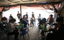 Cám cảnh đại gia Việt ăn tết với 'cơm bụi'