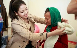 Nguyễn Thị Loan về quê chăm sóc các cụ già mắc bệnh phong