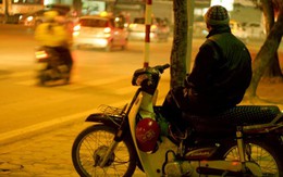 Nữ khách "gạ" xe ôm vào nhà nghỉ rồi trộm đồ